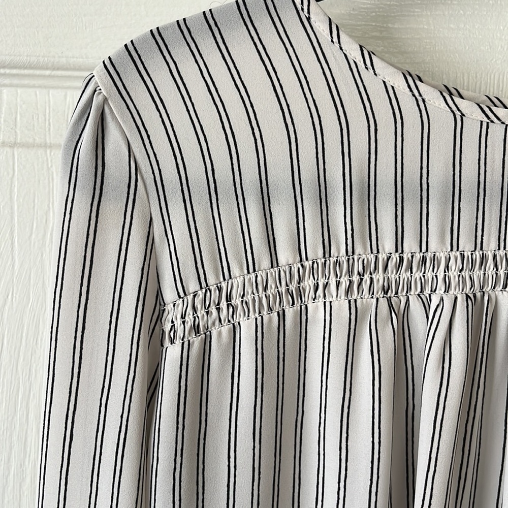 Loft Blouse - Picture 2 of 3